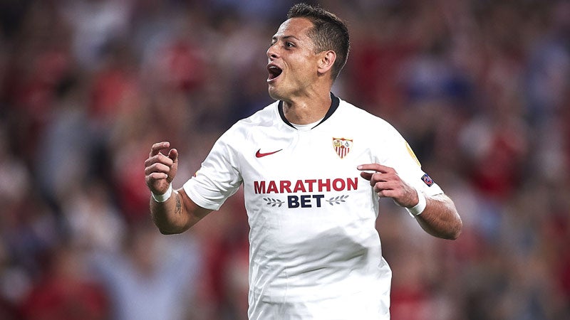 Javier Hernández, durante un festejo con Sevilla 