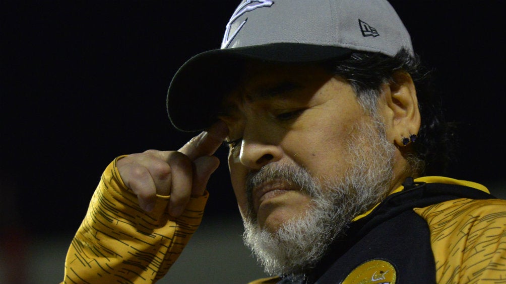 Maradona durante un partido de los Dorados