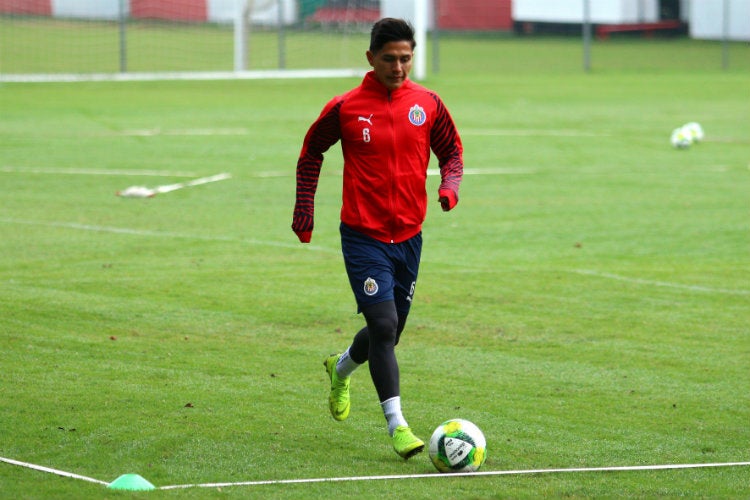 Dieter Villalpando, durante un entrenamiento con Chivas 