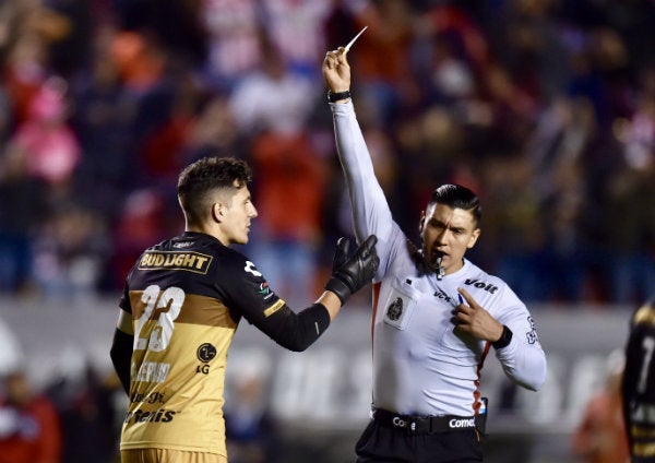 Caspar Servio en acción con Dorados de Sinaloa