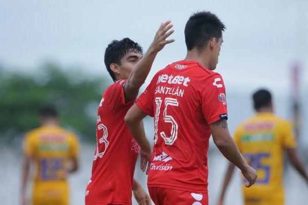 Acción en el Veracruz vs Tigres de la categoría sub 20 