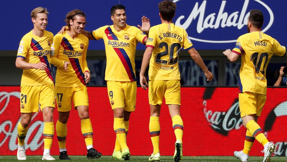 Jugadores del Barcelona celebran una anotación 