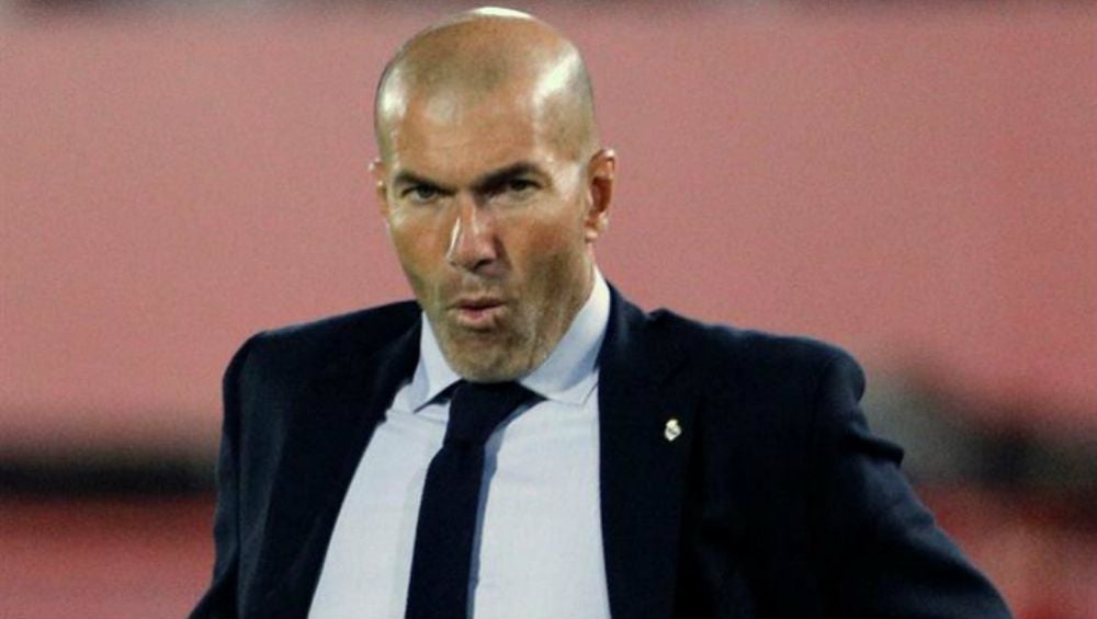 Zidane, en el banquillo del Real Madrid