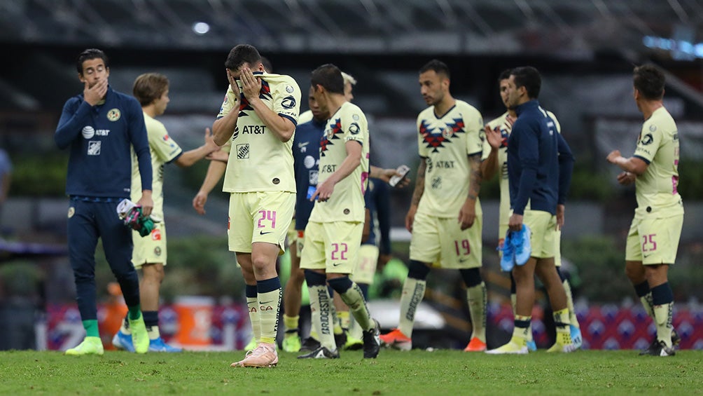 Jugadores de América tras el partido contra Cruz Azul