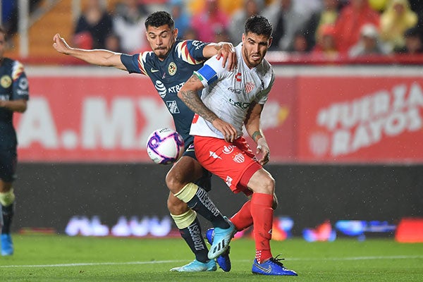 Martín y Alvarado, durante el partido