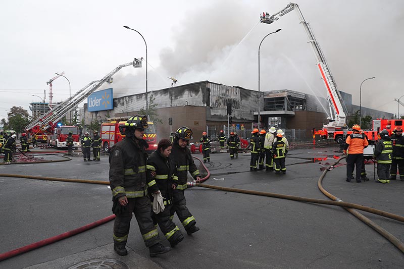 Incendio arrasó con supermercado