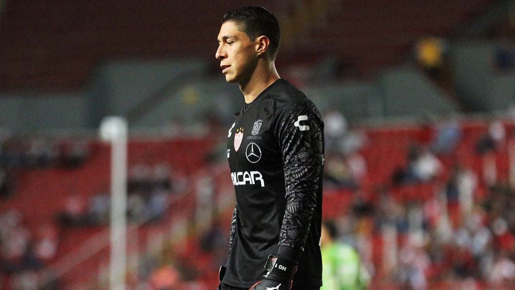 Hugo González durante un juego del Necaxa