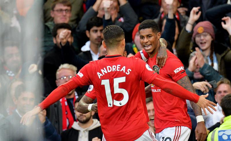 Marcus Rashford celebra su gol contra Liverpool