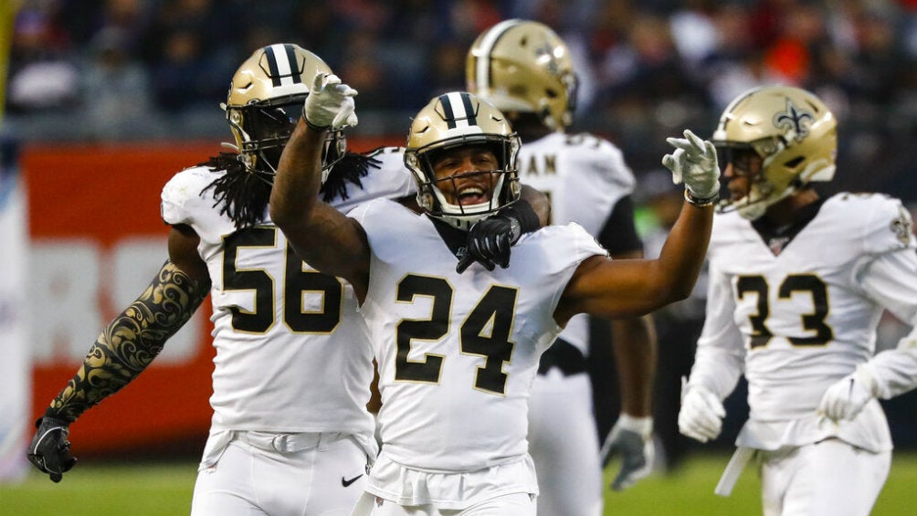 Vonn Bell celebra un sack de Saints