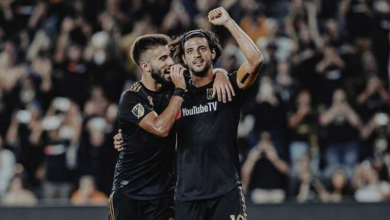 Carlos Vela festeja un gol con LAFC