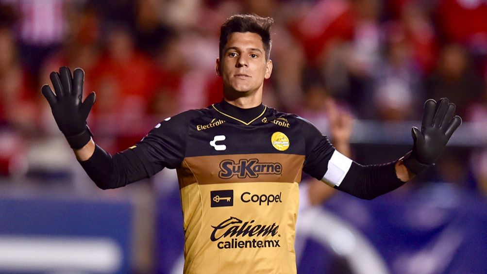 Gaspar Servio en un juego con Dorados de Sinaloa