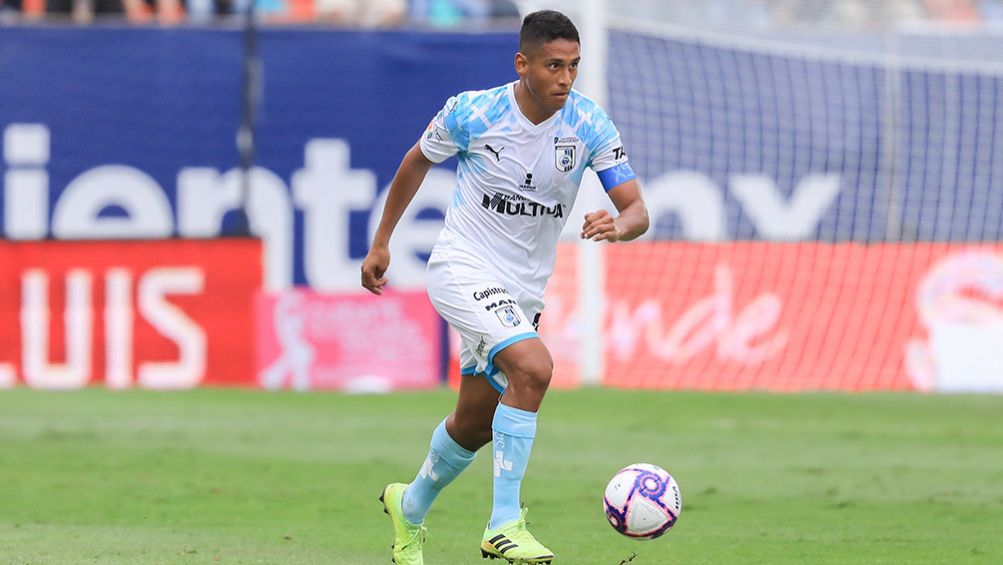 Luis Romo conduce el balón en el Atlético San Luis vs Querétaro