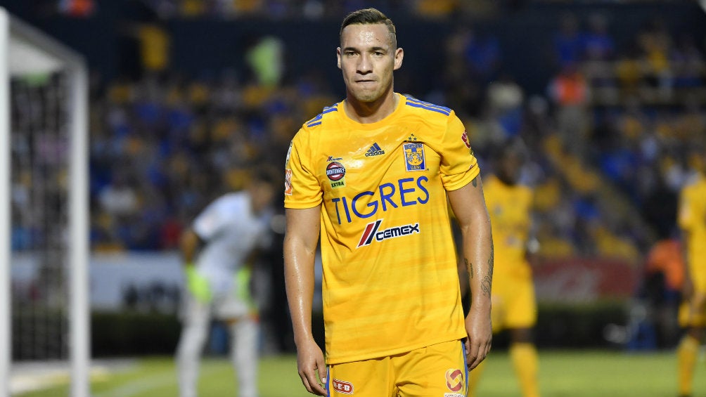 Jesús Dueñas durante un partido de Tigres