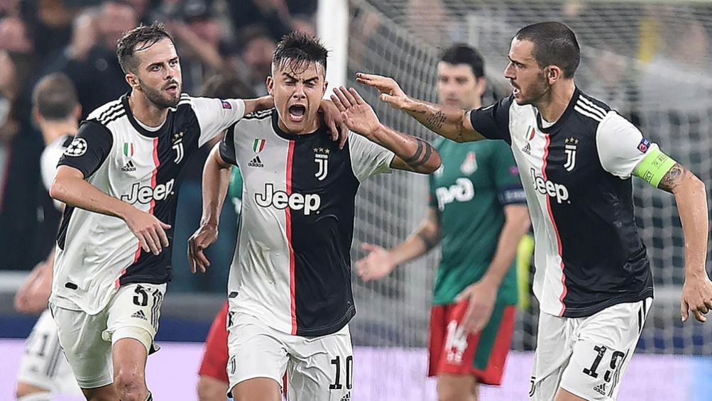 Dybala festeja uno de sus goles contra el Lokomotiv