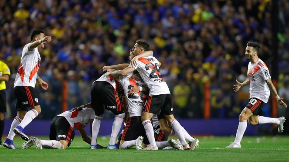 Jugadores de River festejan triunfo sobre Boca