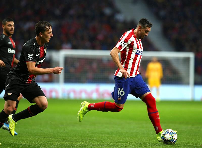 Héctor Herrera en el partido de Champions contra el Leverkusen