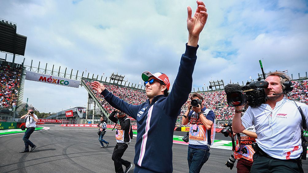 Checo Pérez en el Gran Premio de México del año pasado