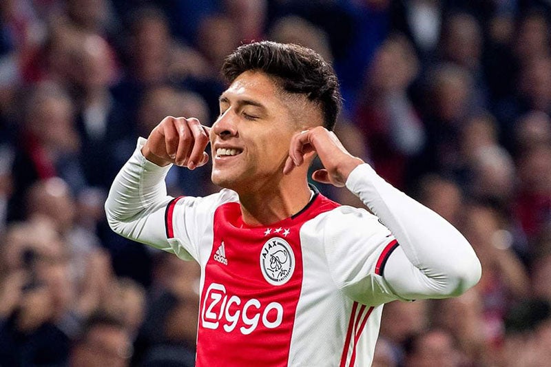 Edson Álvarez celebra su gol con el Ajax