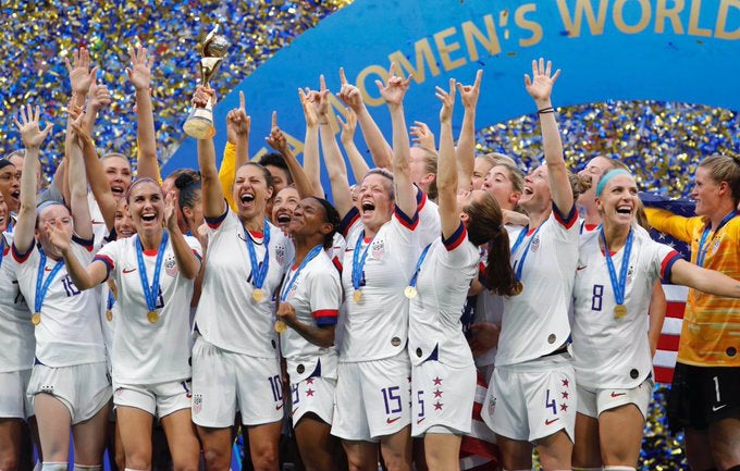 Las jugadoras de Estados Unidos celebran el título del Mundial