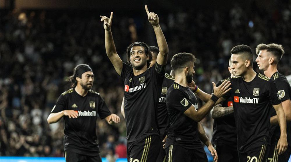 Vela celebra su gol con el LAFC