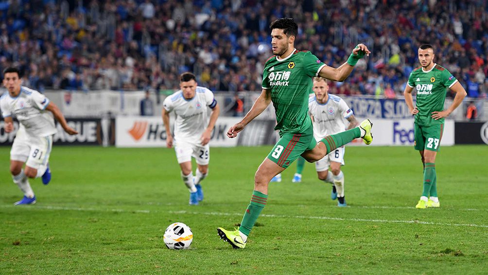 Raúl Jiménez en el partido contra Slovan Bratislava