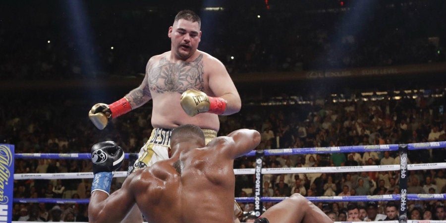 Andy Ruiz derriba a Anthony Joshua