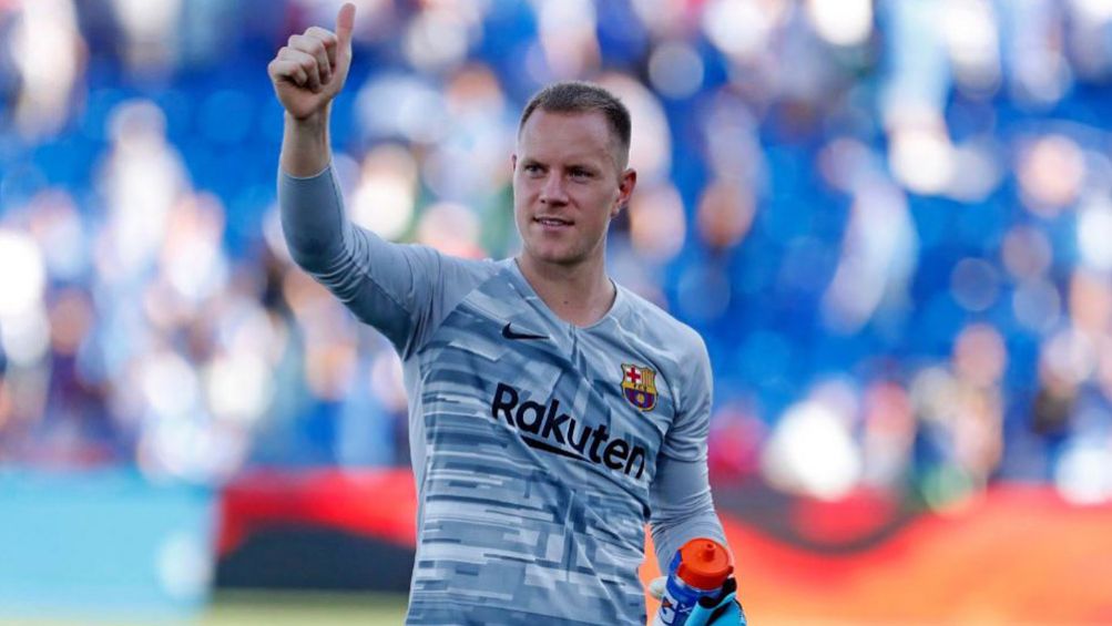 Ter Stegen saluda tras un juego del Barcelona