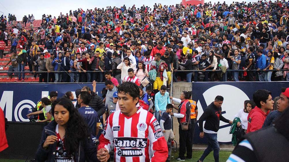 Aficionados en las gradas del Alfonso Lastras