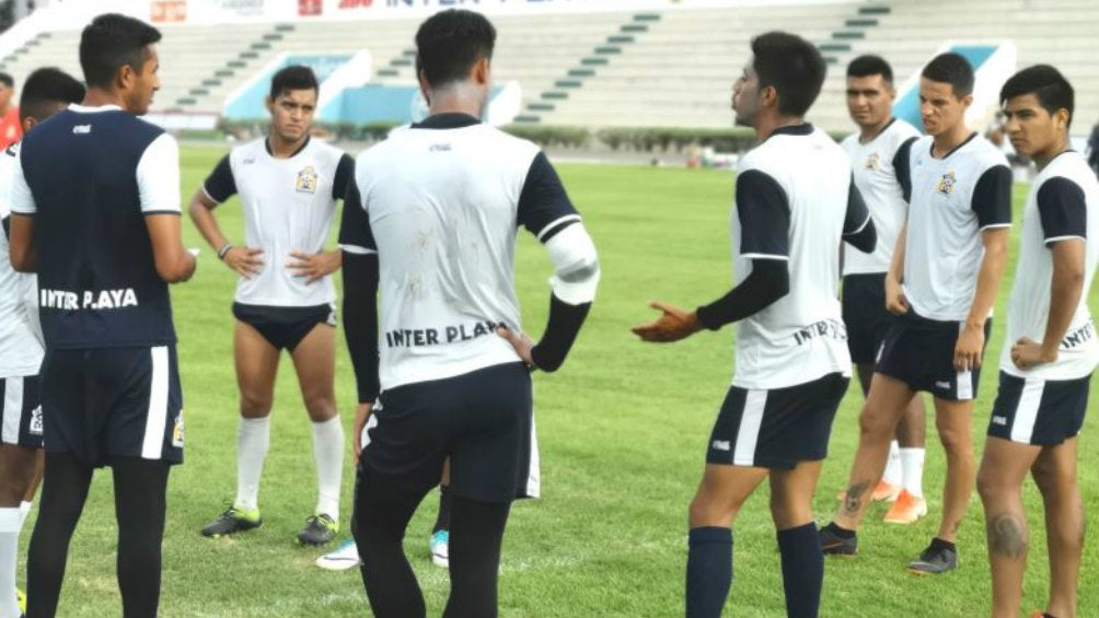 Jugadores del Inter Playa en un entrenamiento