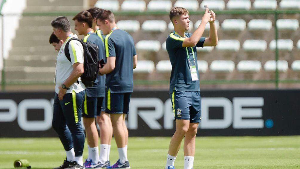 Jugadores de la Sub 17 de Brasil en un entrenamiento