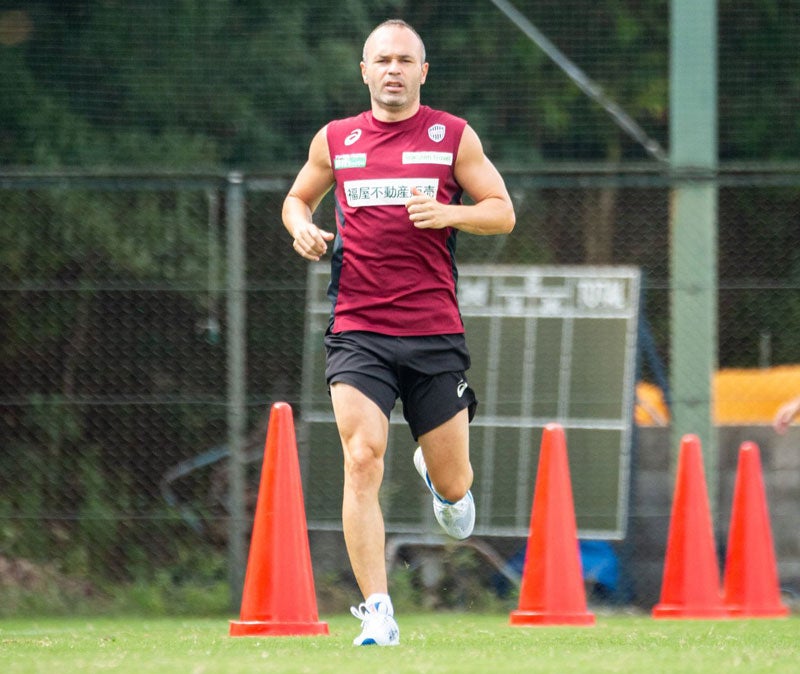 Iniesta, en un entrenamiento en Japón 