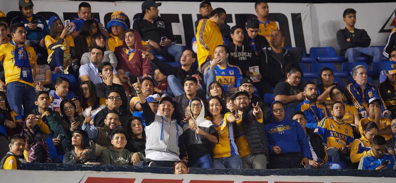 Afición de Tigres en el Volcán