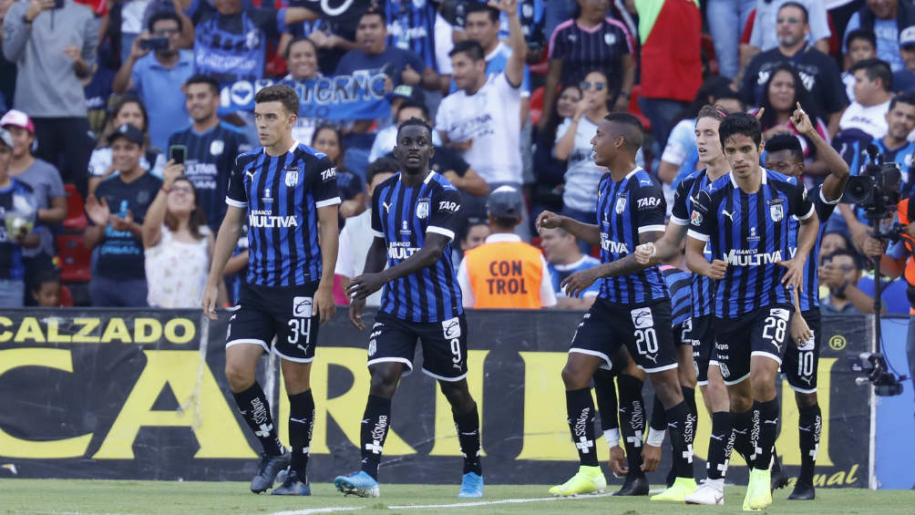 Gallos festeja un tanto contra los Pumas