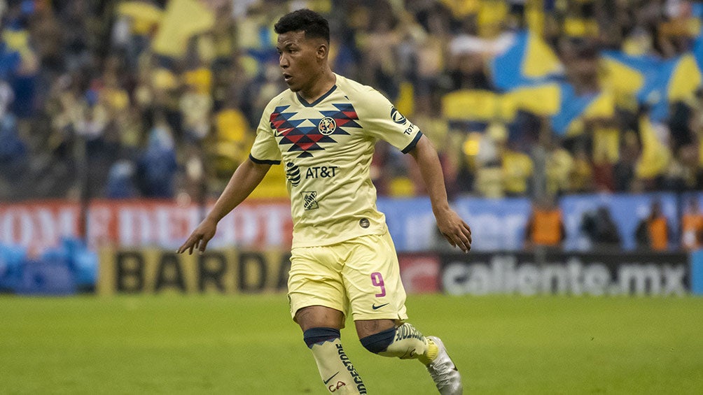 Roger Martínez durante un partido del América