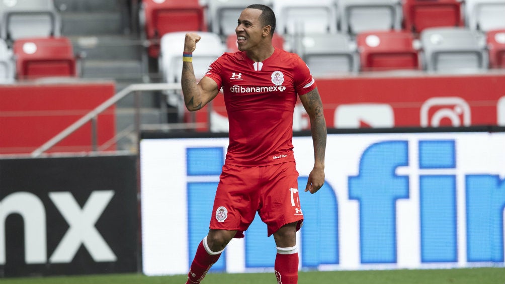 Felipe Pardo festeja su gol ante Pachuca