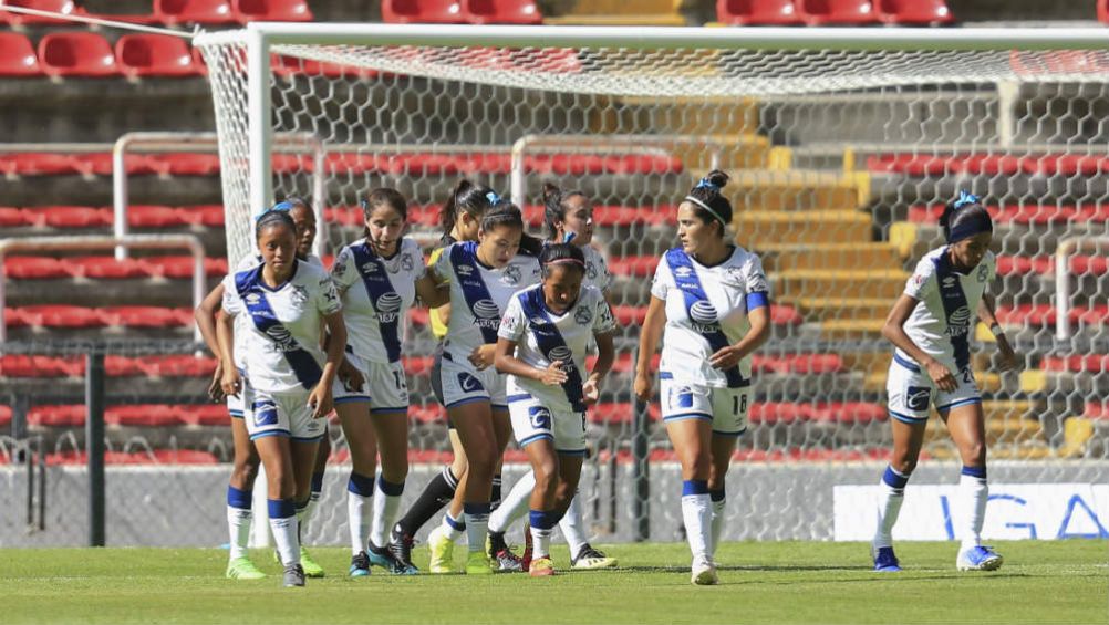 Jugadoras de Puebla, después de un partido