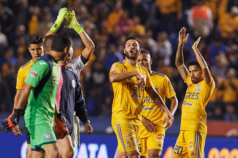 Gignac grita "eres mi hijo" a Corona