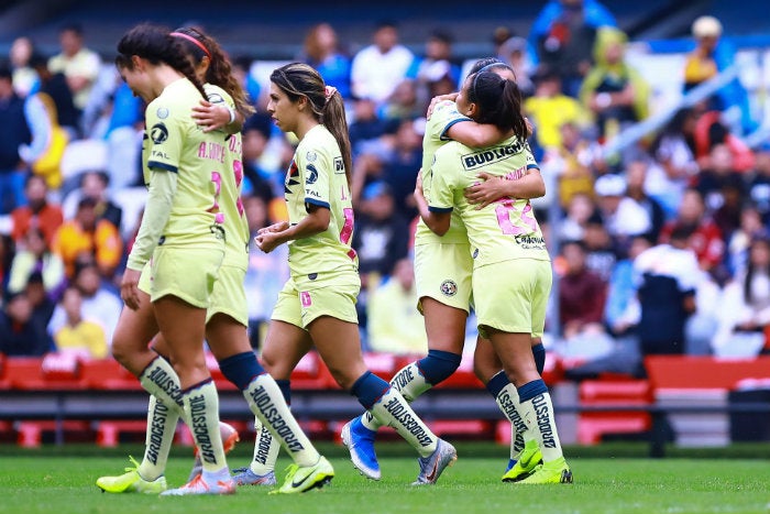 Jugadoras del América, durante juego en el Azteca