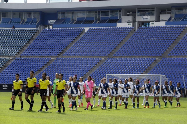 Protocolo previo al partido entre Puebla y Cruz Azul femenil