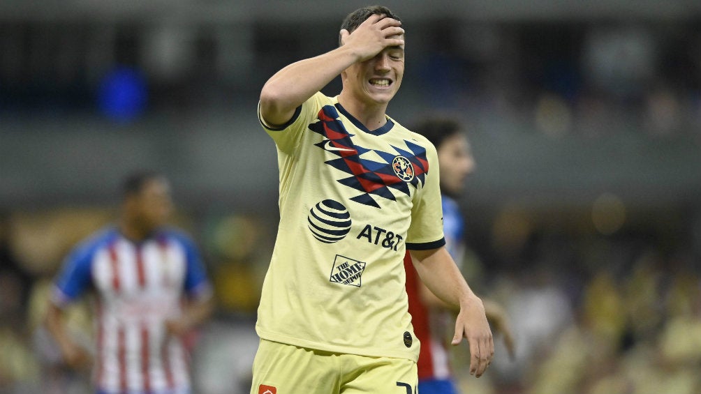 Federico Viñas durante un juego del América