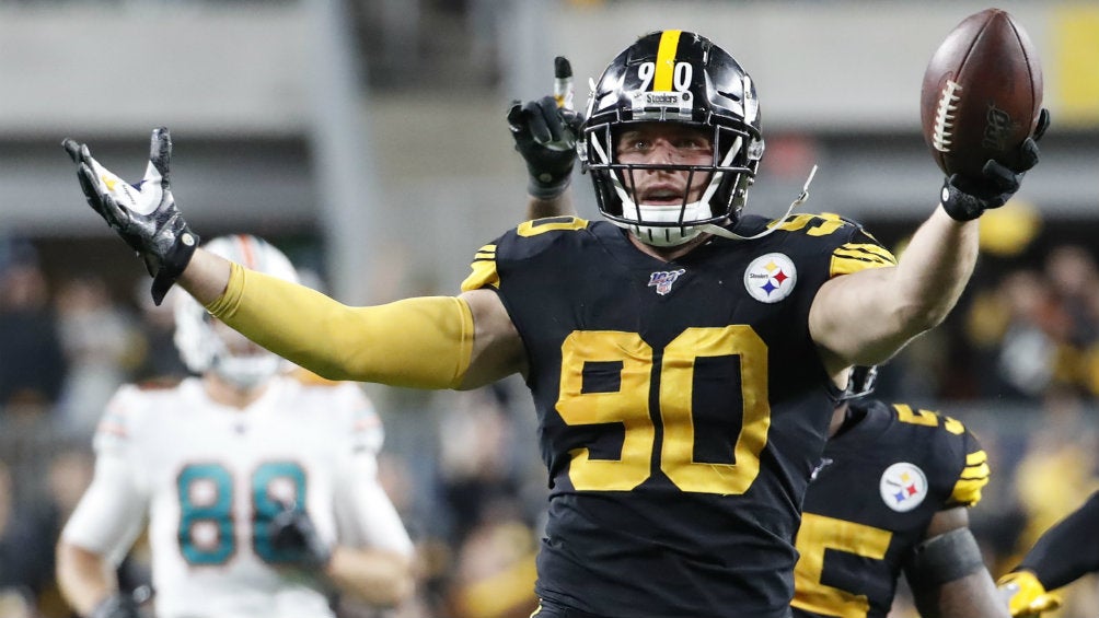 TJ Watt festeja una captura  Ryan Fitzpatrick