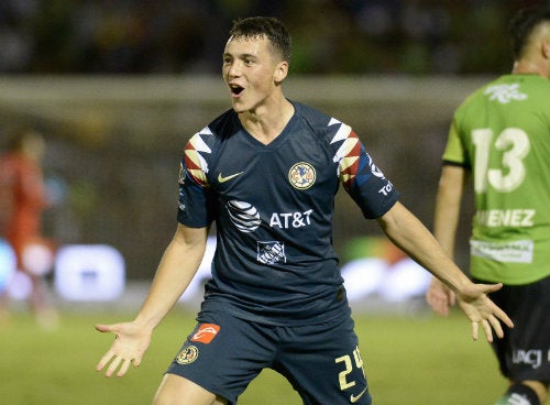 Federico Viñas durante un juego del América