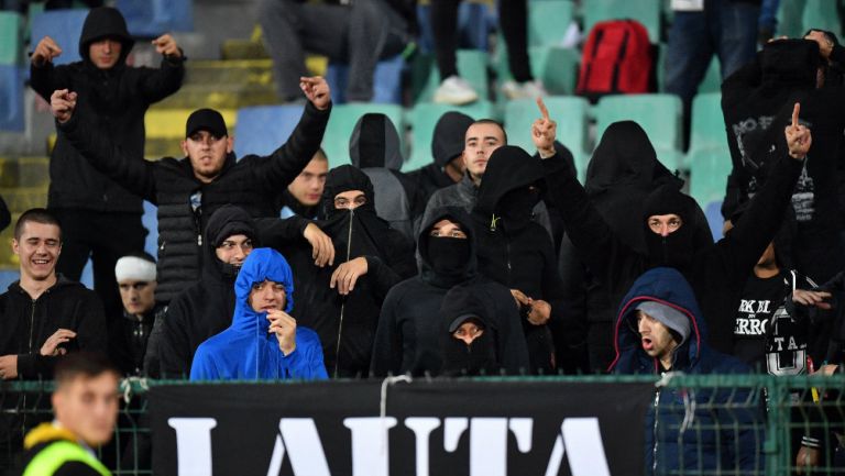 Fans de Bulgaria, durante el partido ante Inglaterra