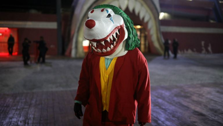 La mascota de Veracruz con el Joker