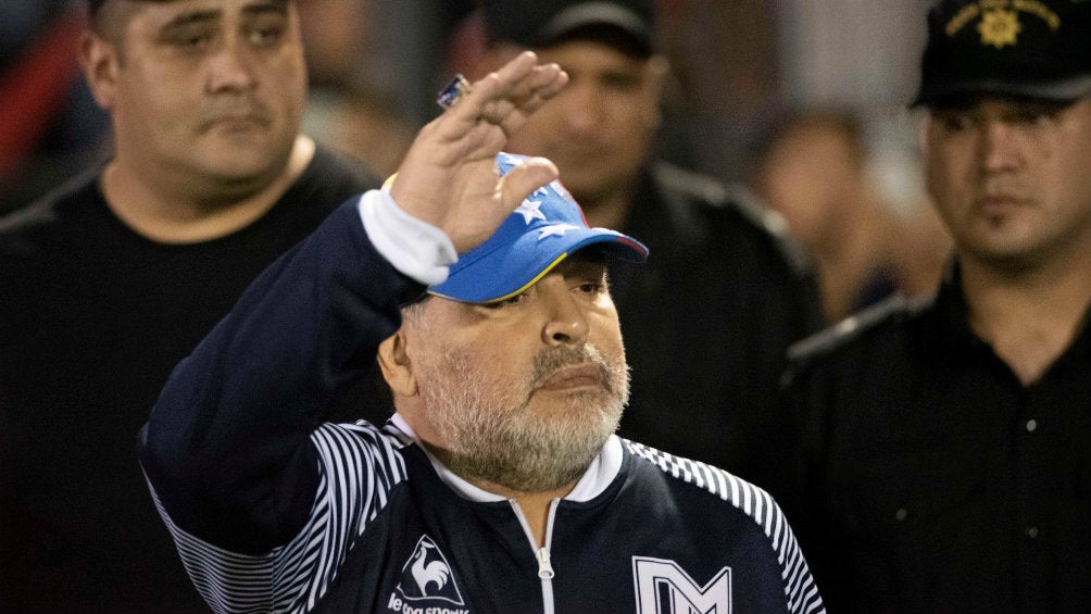 Diego Armando Maradona es ovacionado en Rosario