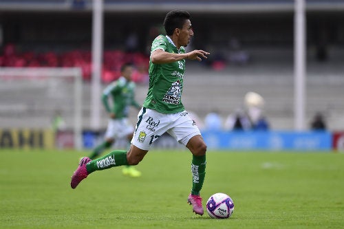 Ángel Mena durante un juego del León