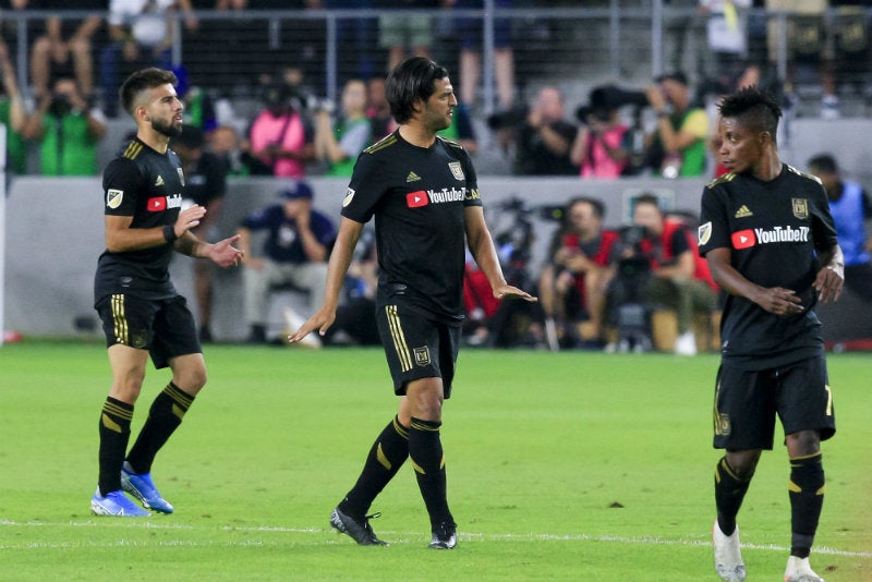 Carlos Vela y compañeros de LAFC