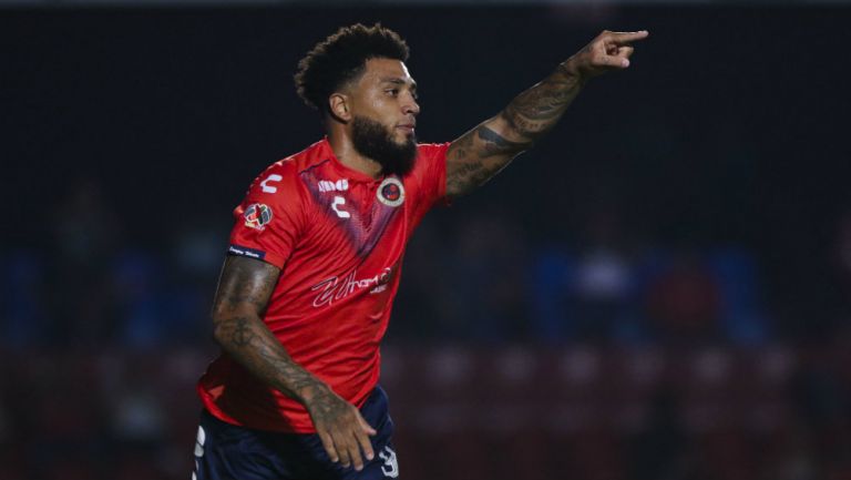 Colin Kazim Richards, festeja una diana con los escualos