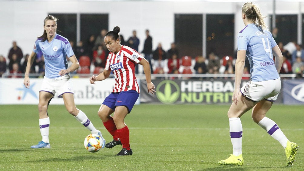 Charlyn Corral en partido contra Manchester City