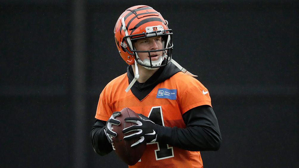 Andy Dalton durante un entrenamiento con Cincinnati Bengals